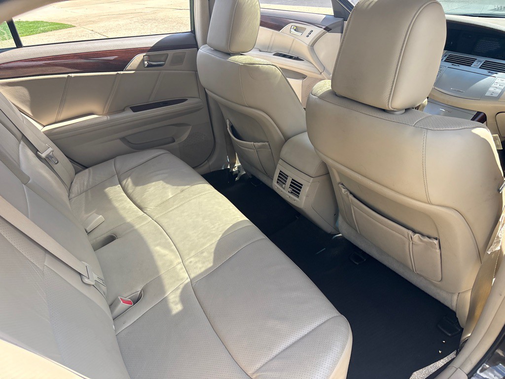 2010 Toyota Avalon Image 12