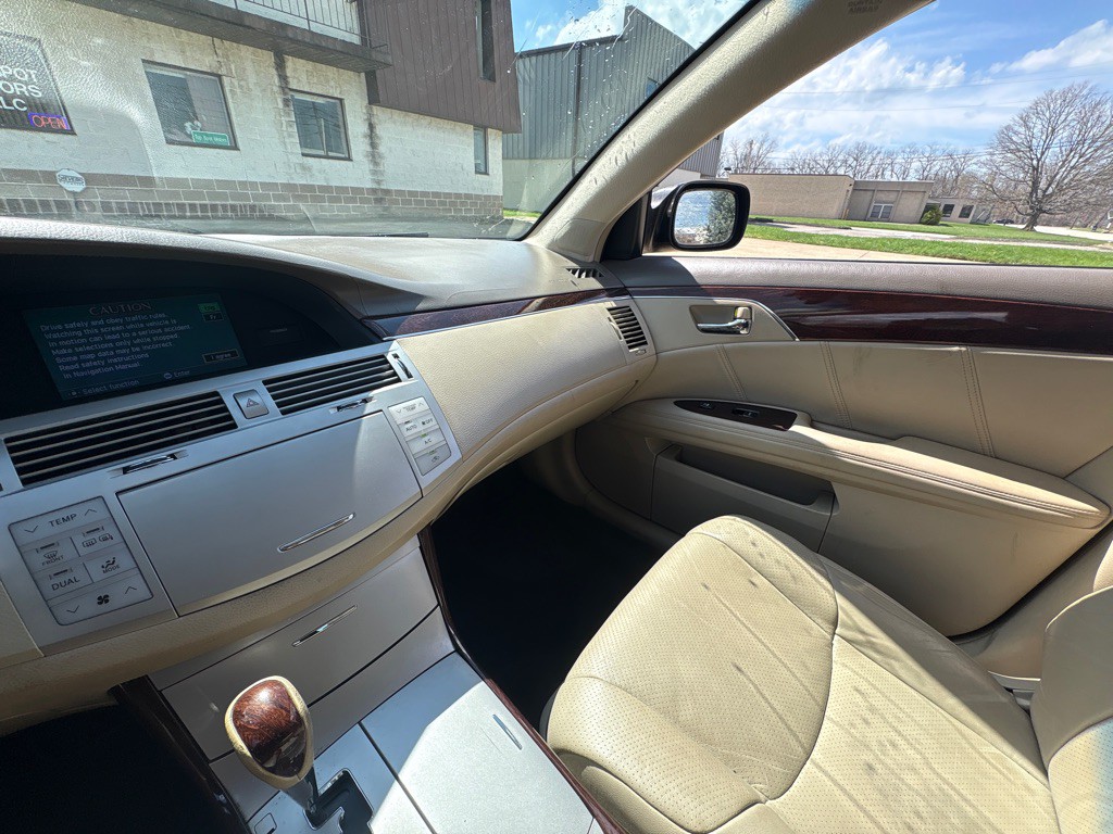 2010 Toyota Avalon Image 15