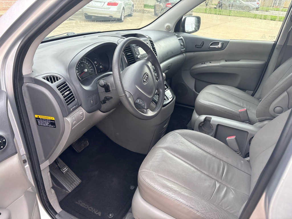 2011 Kia Sedona Image 9
