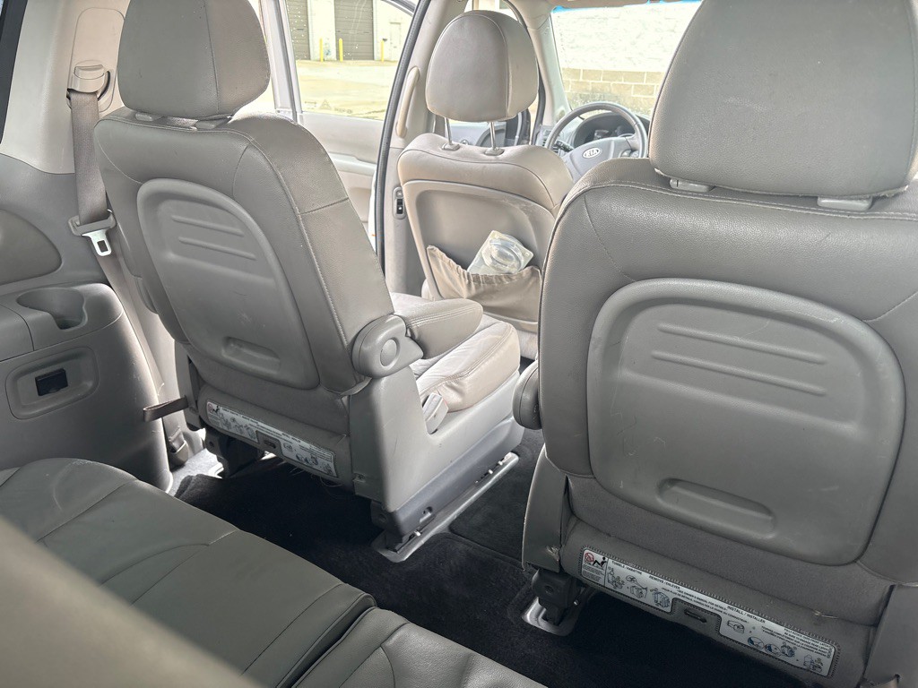 2011 Kia Sedona Image 14