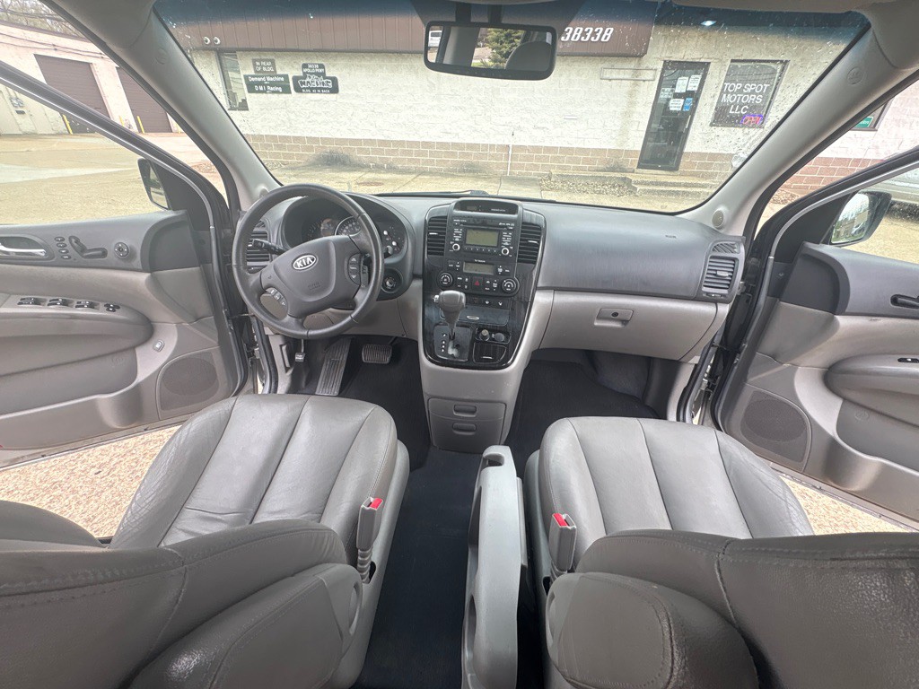 2011 Kia Sedona Image 15