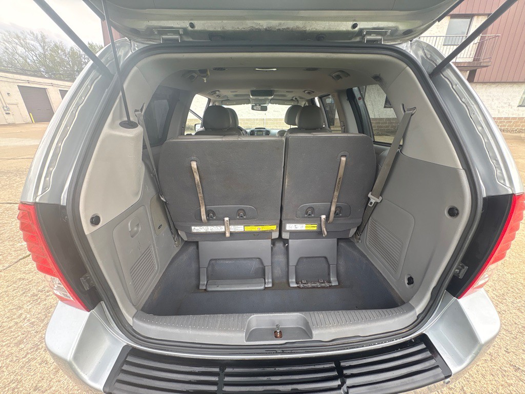 2011 Kia Sedona Image 16