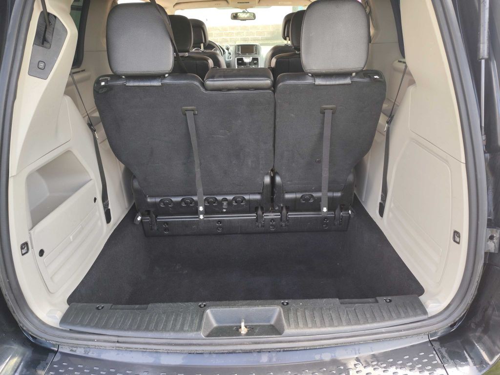 2015 Chrysler Town & Country Image 15