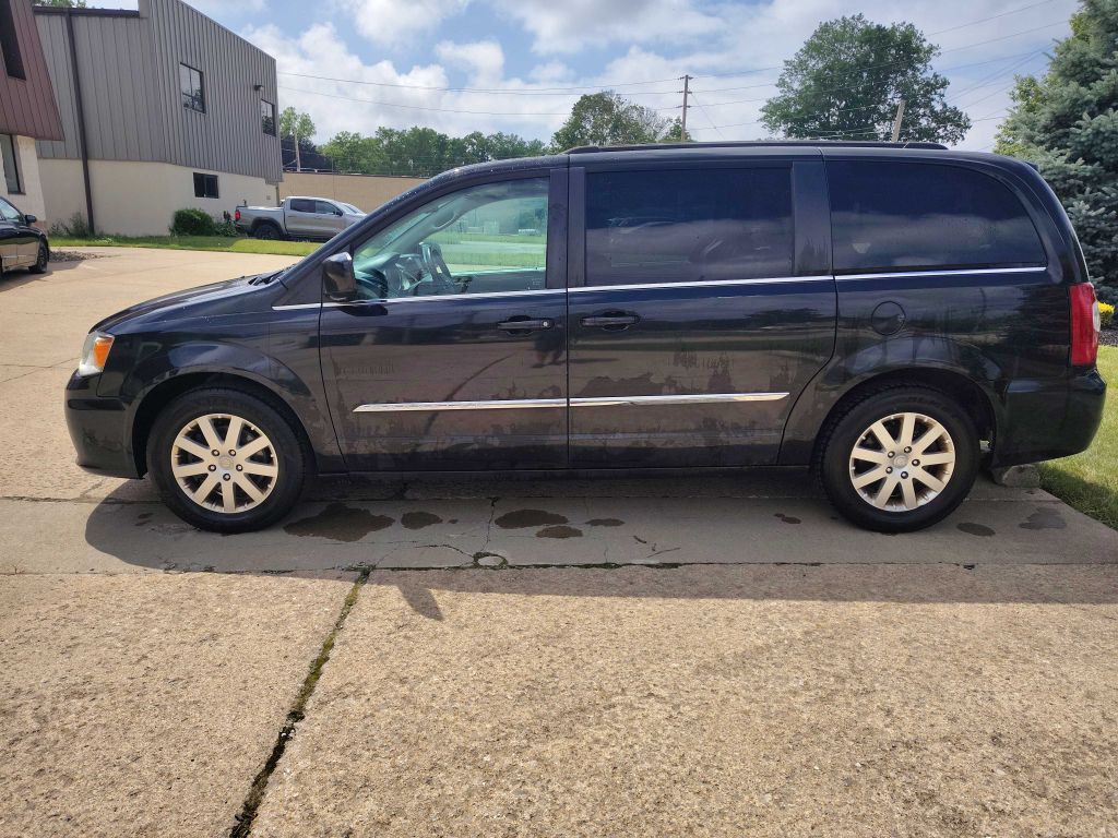 2015 Chrysler Town & Country Image 4