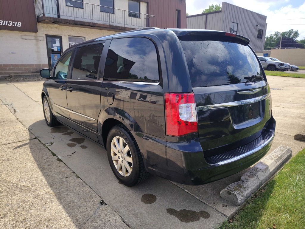 2015 Chrysler Town & Country Image 5
