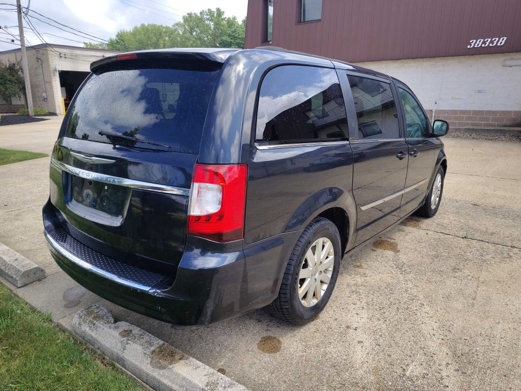2015 Chrysler Town & Country Image 7