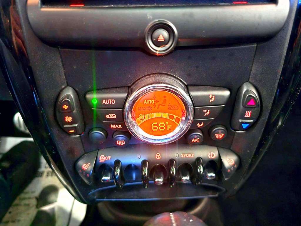 2013 MINI Countryman Image 19