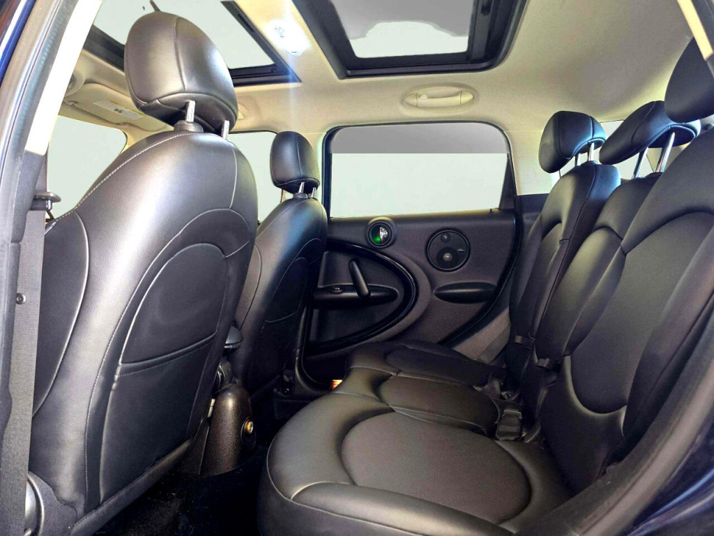 2013 MINI Countryman Image 25