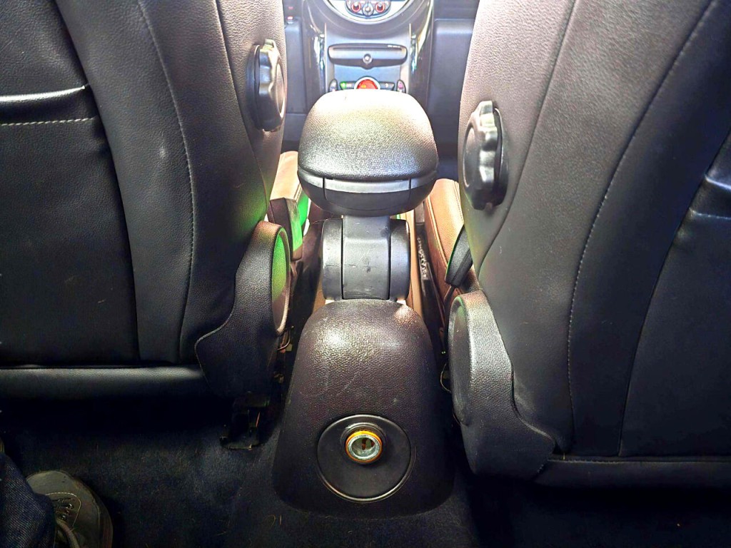 2013 MINI Countryman Image 26