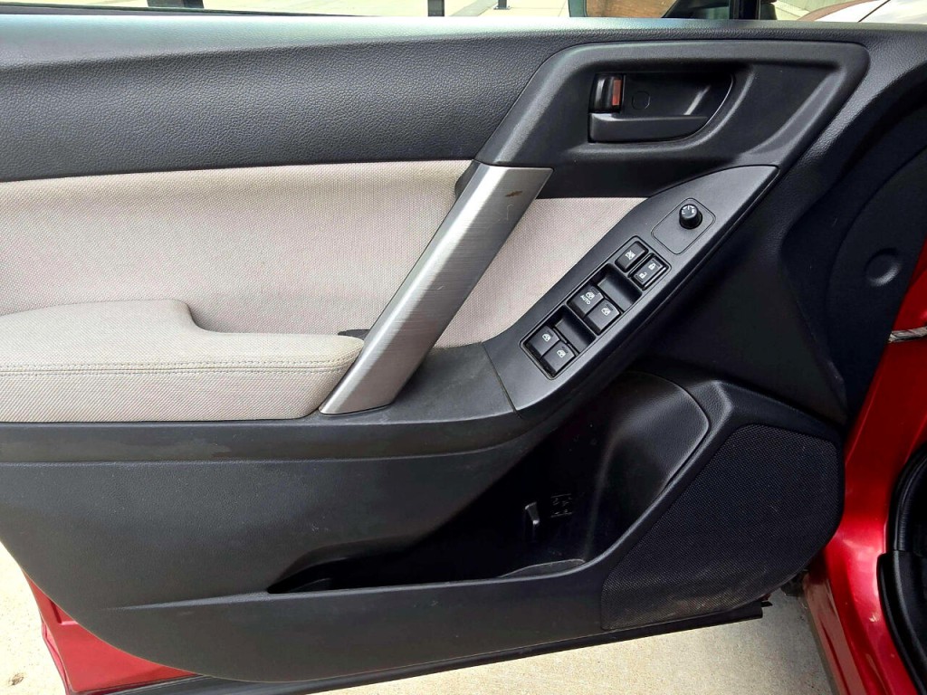 2014 Subaru Forester Image 9