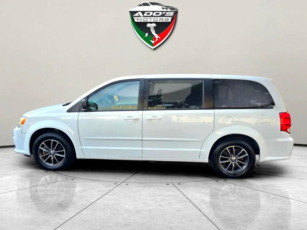 2017 Dodge Grand Caravan Image 2