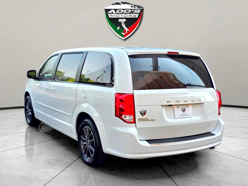 2017 Dodge Grand Caravan Image 3