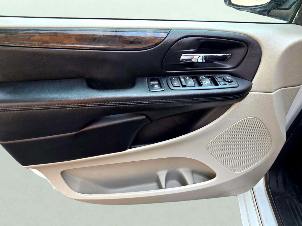 2017 Dodge Grand Caravan Image 9