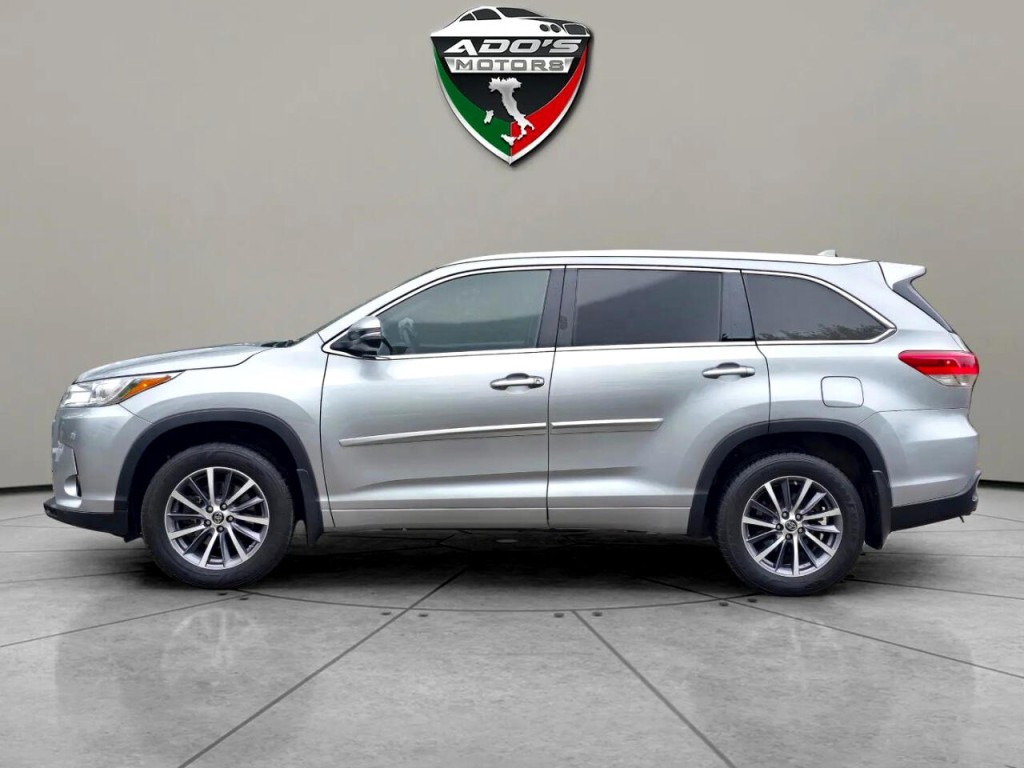 2017 Toyota Highlander Image 2