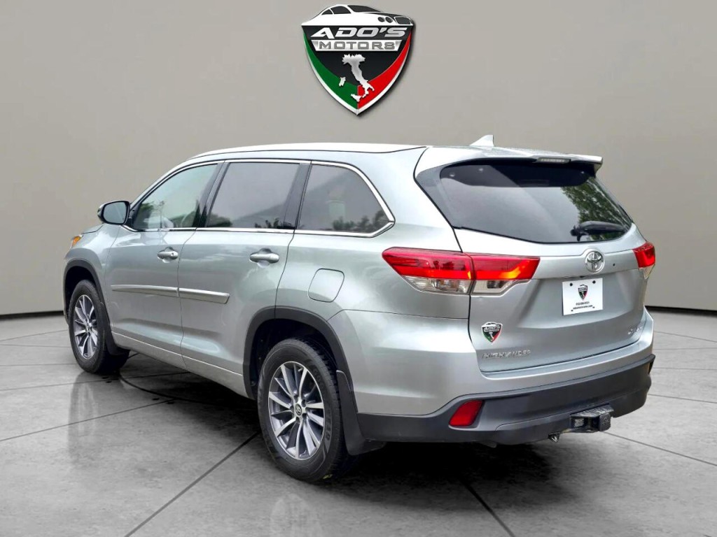 2017 Toyota Highlander Image 3
