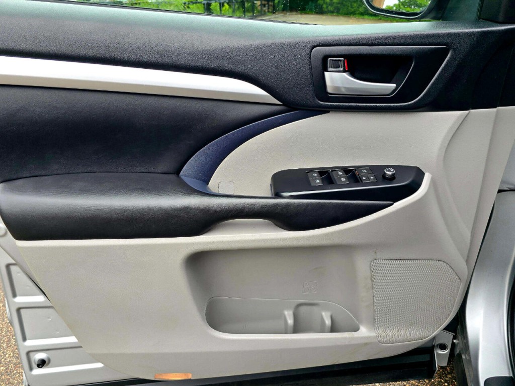 2017 Toyota Highlander Image 9