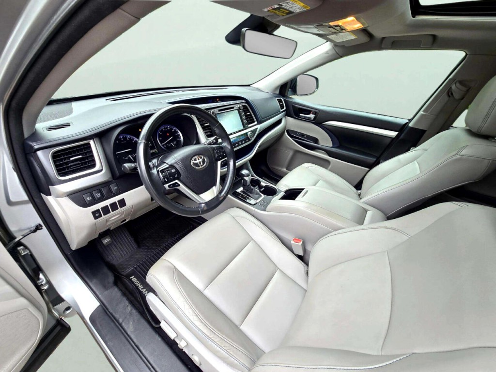 2017 Toyota Highlander Image 12