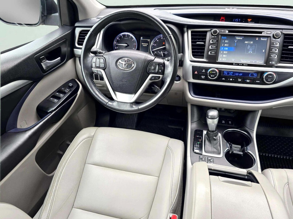 2017 Toyota Highlander Image 13
