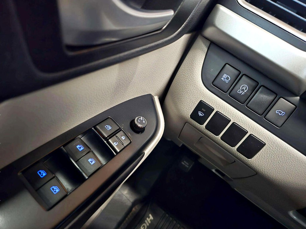 2017 Toyota Highlander Image 14