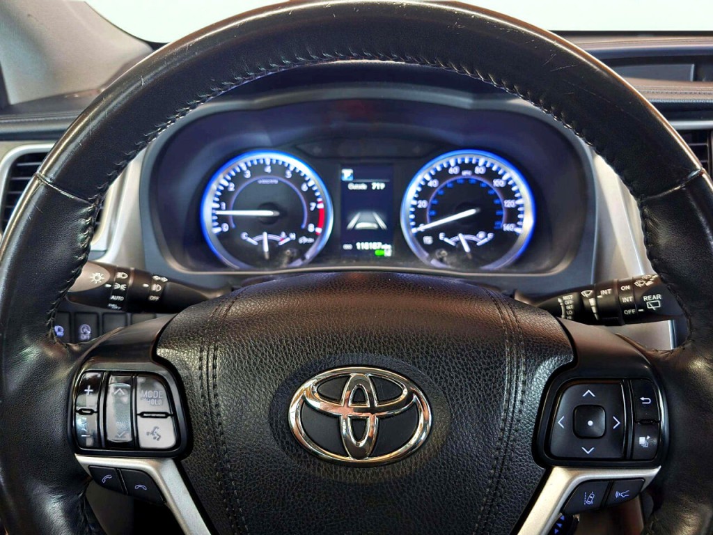 2017 Toyota Highlander Image 15