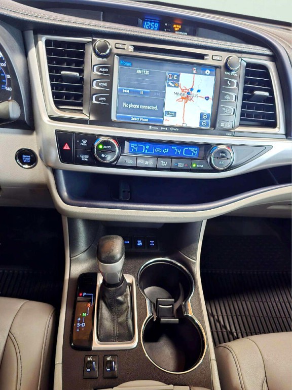 2017 Toyota Highlander Image 19