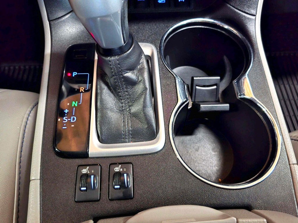 2017 Toyota Highlander Image 21