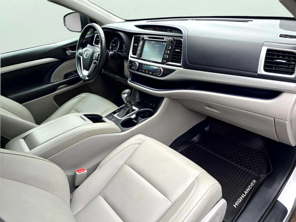 2017 Toyota Highlander Image 23