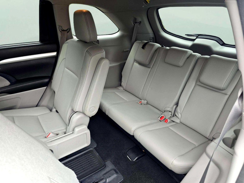 2017 Toyota Highlander Image 26