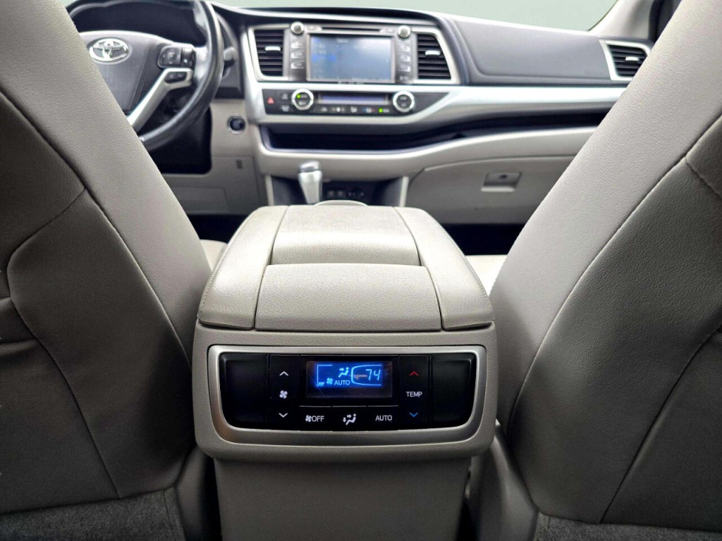 2017 Toyota Highlander Image 27