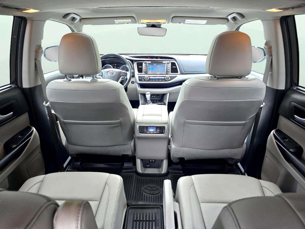 2017 Toyota Highlander Image 29