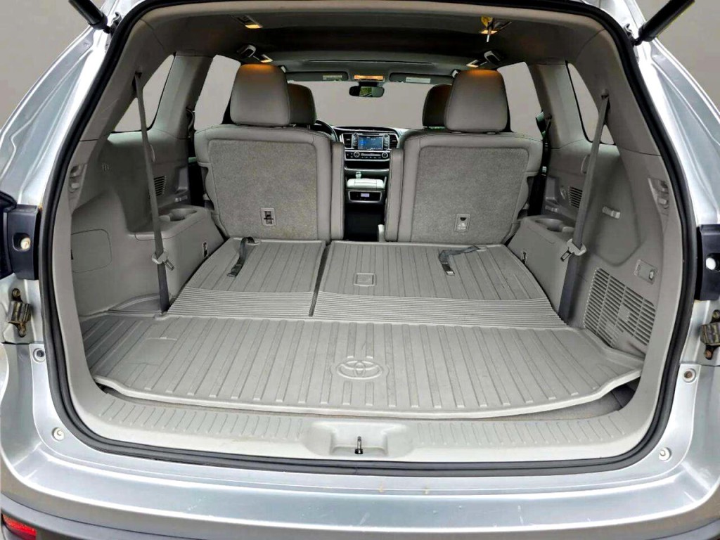 2017 Toyota Highlander Image 30