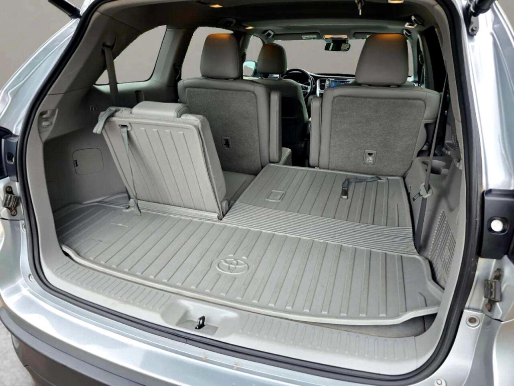 2017 Toyota Highlander Image 31