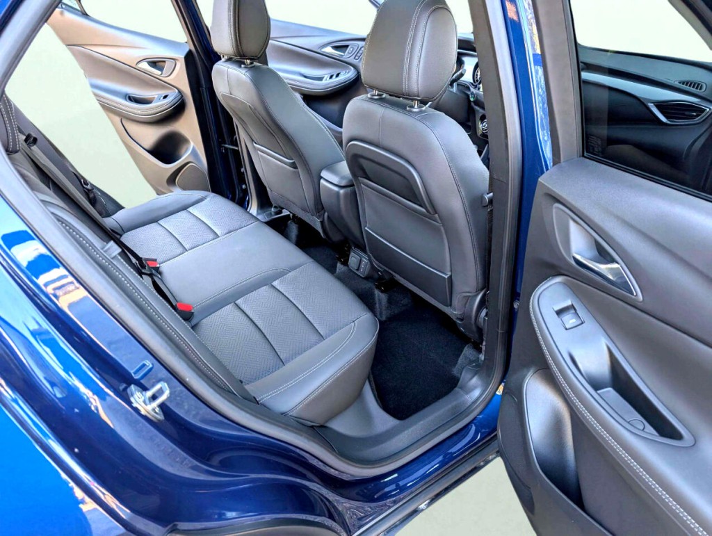 2023 Buick Enclave Image 16