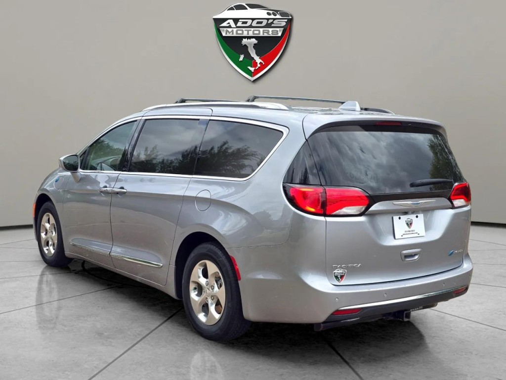 2018 Chrysler Pacifica Image 3
