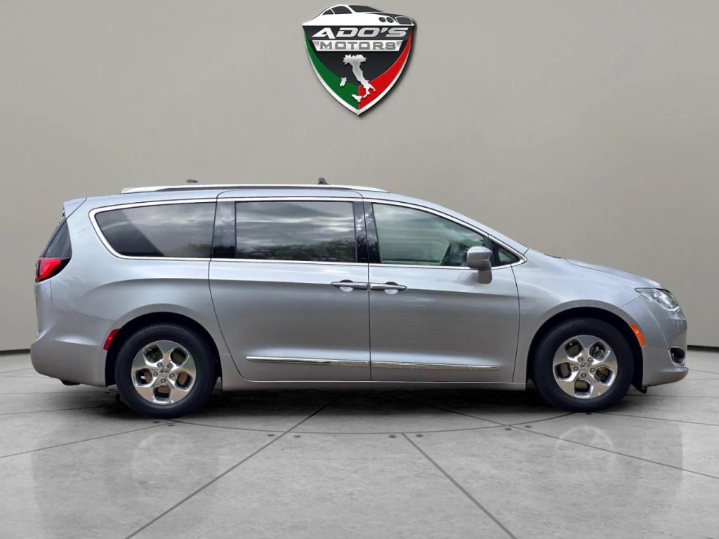 2018 Chrysler Pacifica Image 6