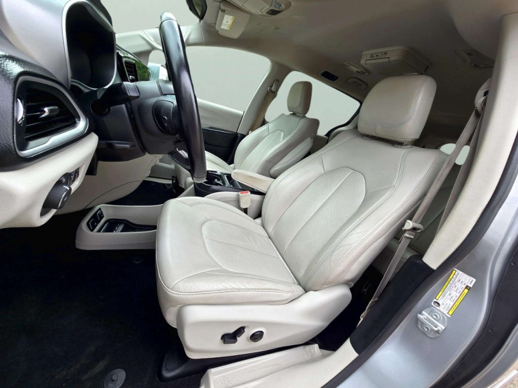 2018 Chrysler Pacifica Image 10