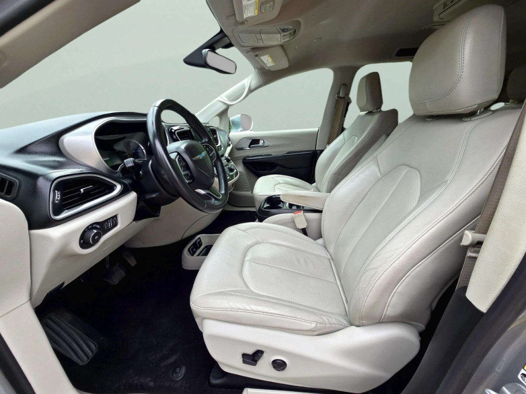 2018 Chrysler Pacifica Image 11