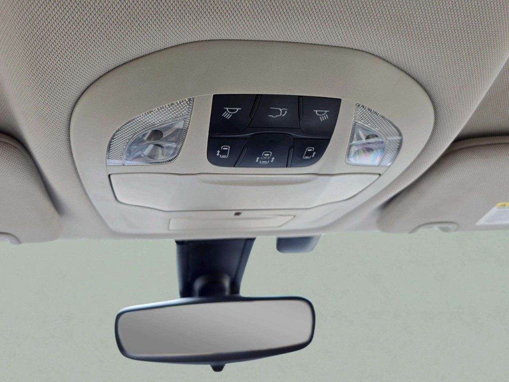 2018 Chrysler Pacifica Image 17