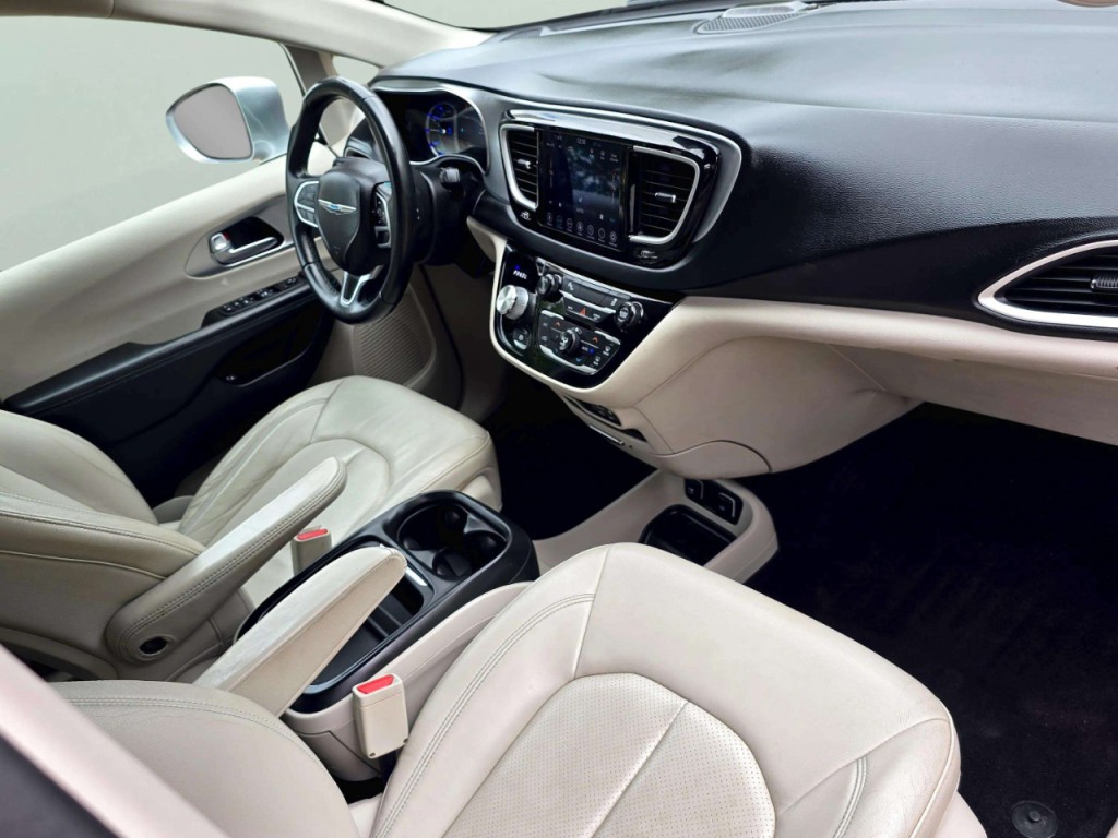 2018 Chrysler Pacifica Image 21