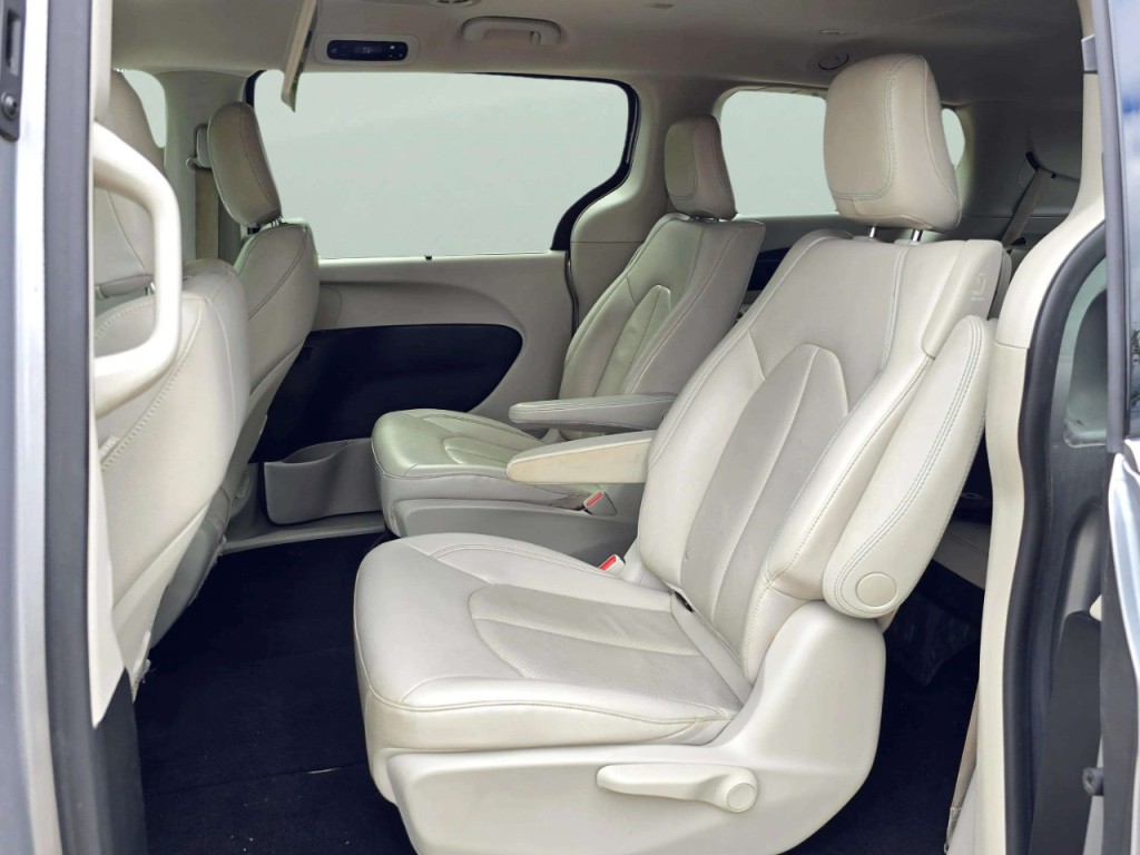 2018 Chrysler Pacifica Image 22