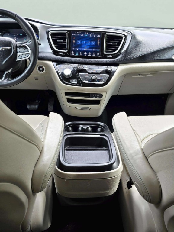 2018 Chrysler Pacifica Image 25