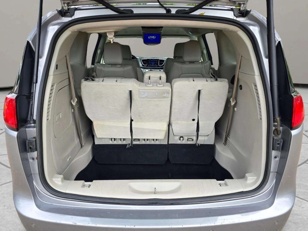 2018 Chrysler Pacifica Image 29