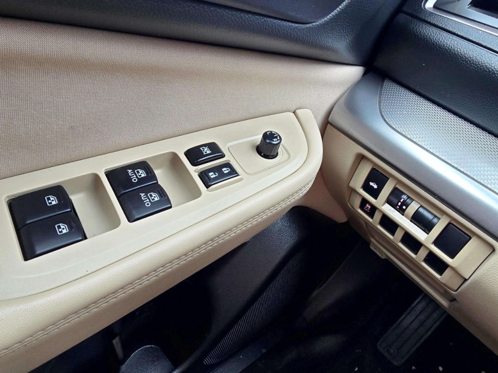 2016 Subaru Legacy Image 11