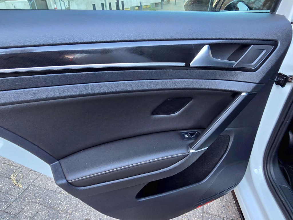 2018 Volkswagen Golf Image 27