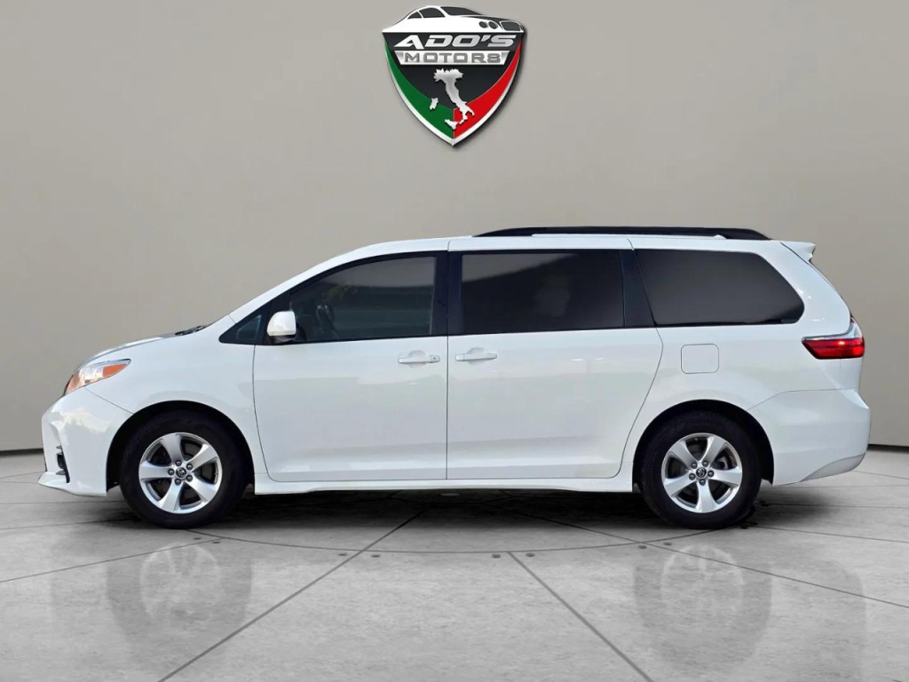2020 Toyota Sienna Image 2