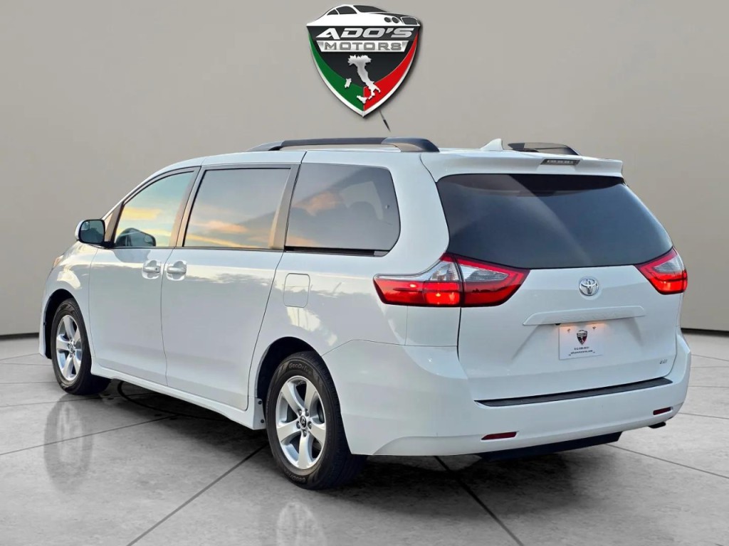 2020 Toyota Sienna Image 3