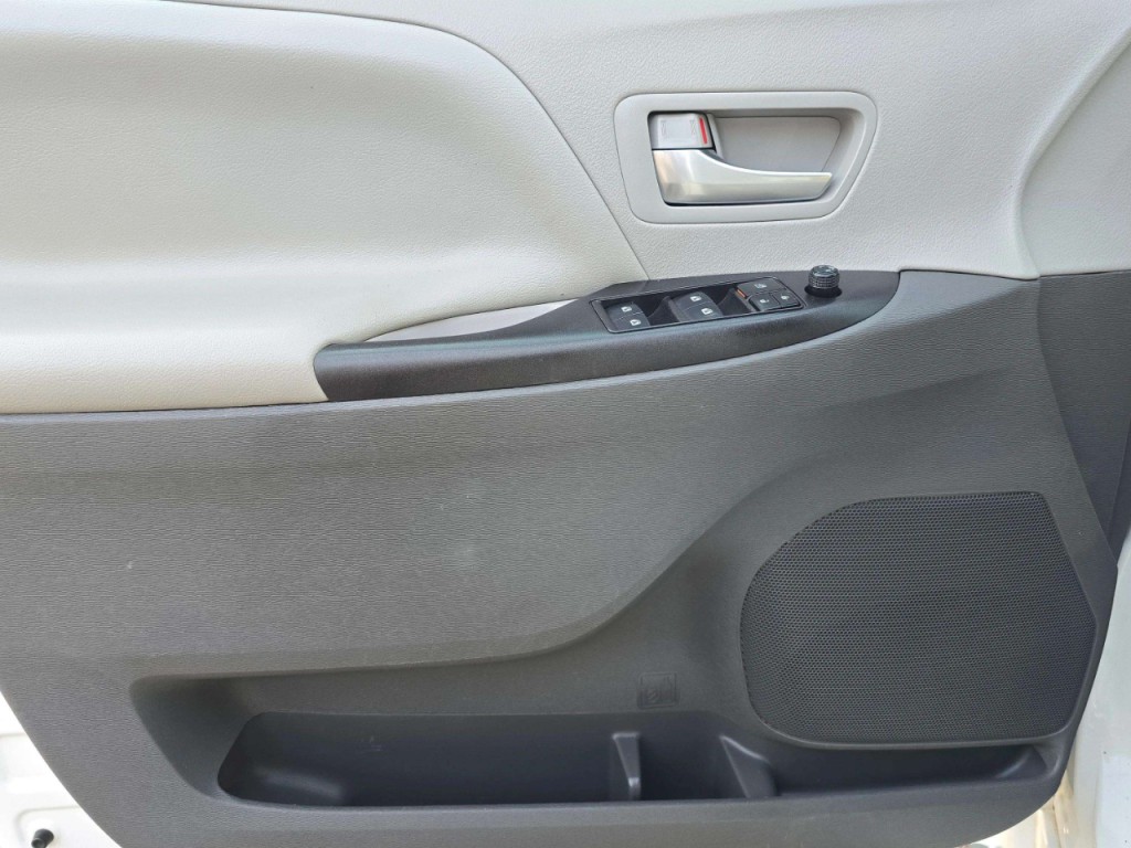 2020 Toyota Sienna Image 9