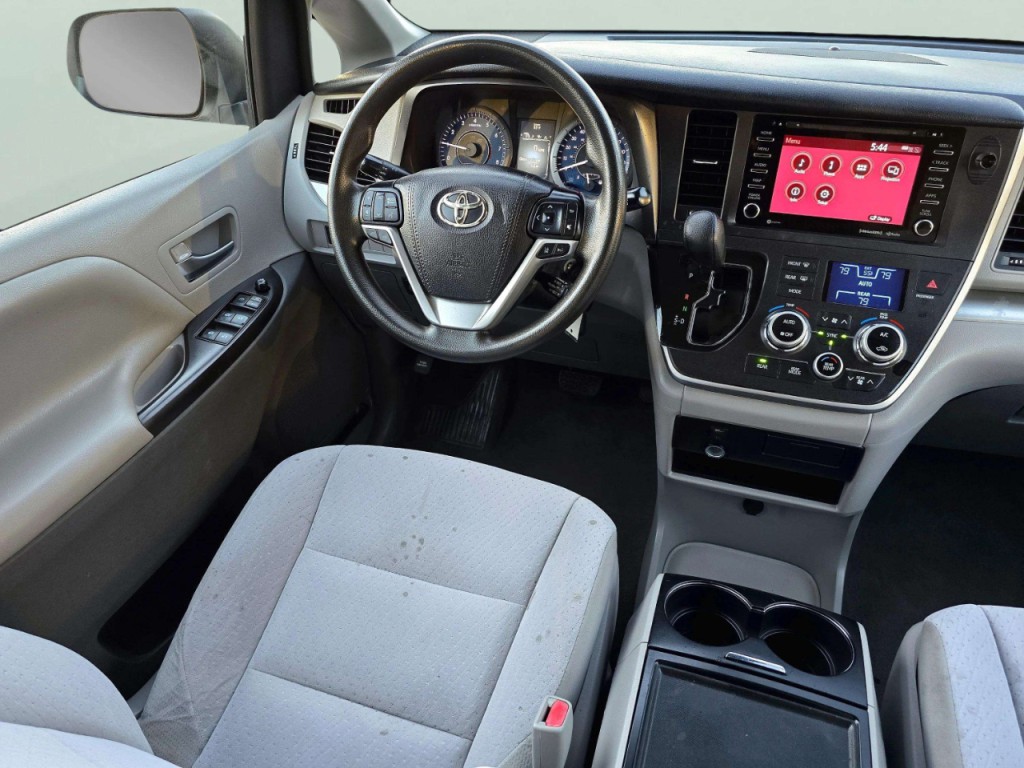 2020 Toyota Sienna Image 11