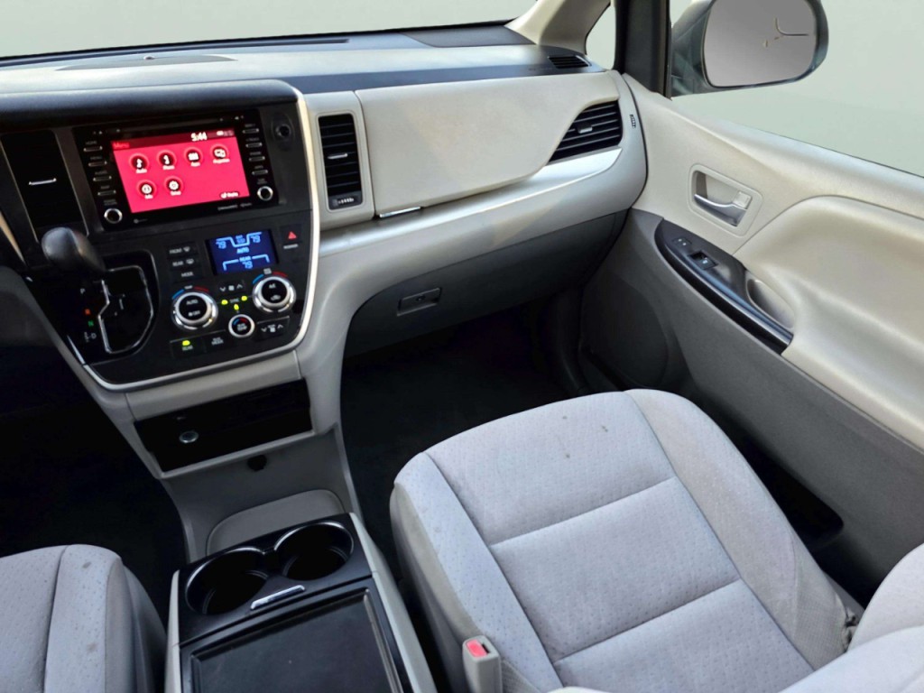 2020 Toyota Sienna Image 19