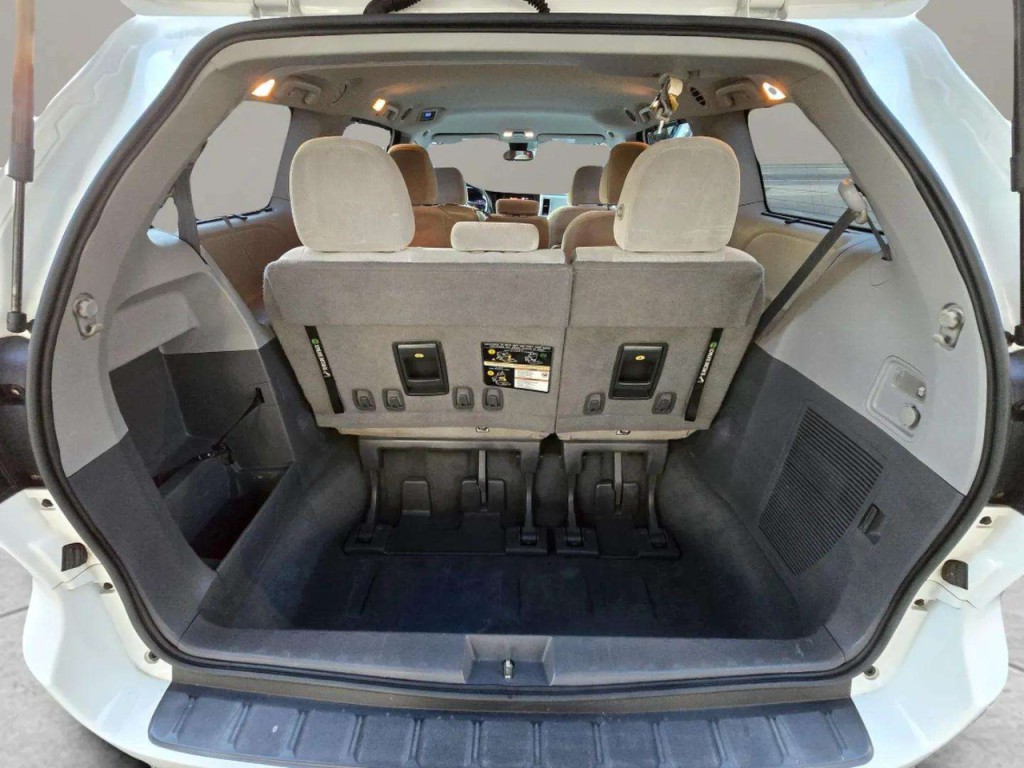 2020 Toyota Sienna Image 25